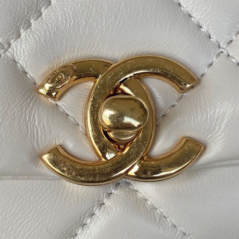 SMALL CLASSIC HANDBAG